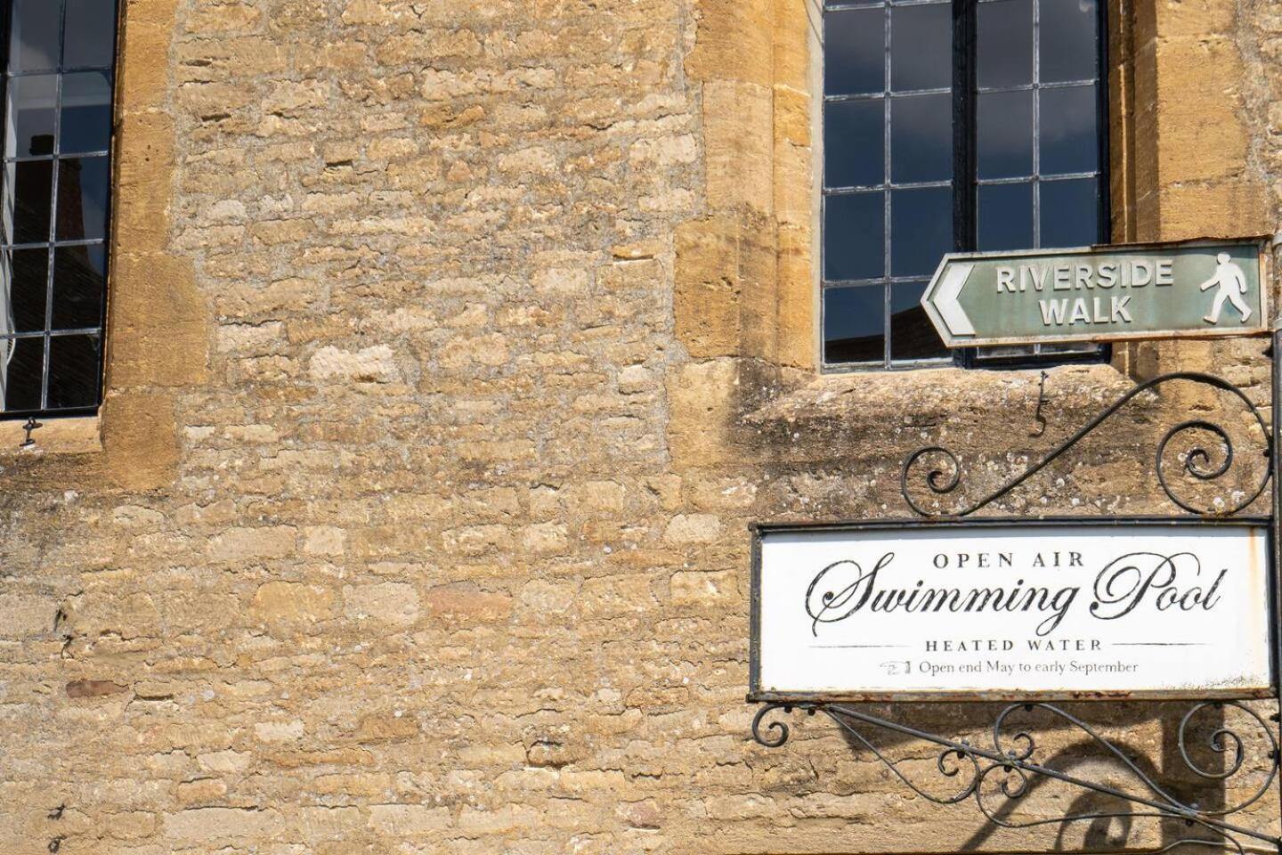 Quarry Cottage Courtyard Garden Pass The Keys Cirencester Esterno foto